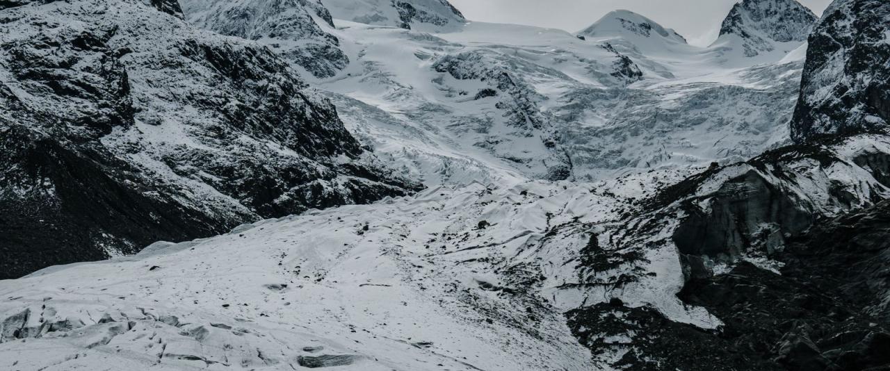 Breathtaking view of the snowy peaks in Graubünden, Switzerland, showcasing pristine winter wilderness.