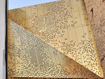 The gold-clad extension of the Rapperswil-Jona municipal museum beside the medieval Breny tower
