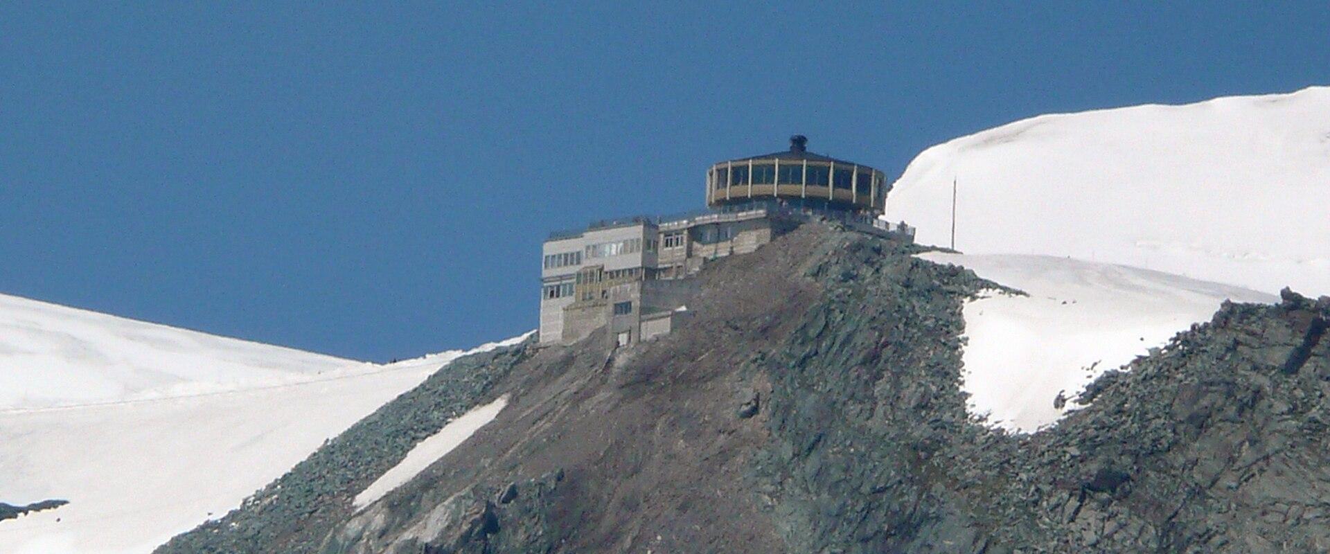 The revolving restaurant at Mittelallalin, top station of the Metro Alpin