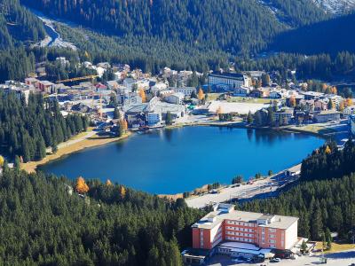 Arosa and the Obersee seen from above