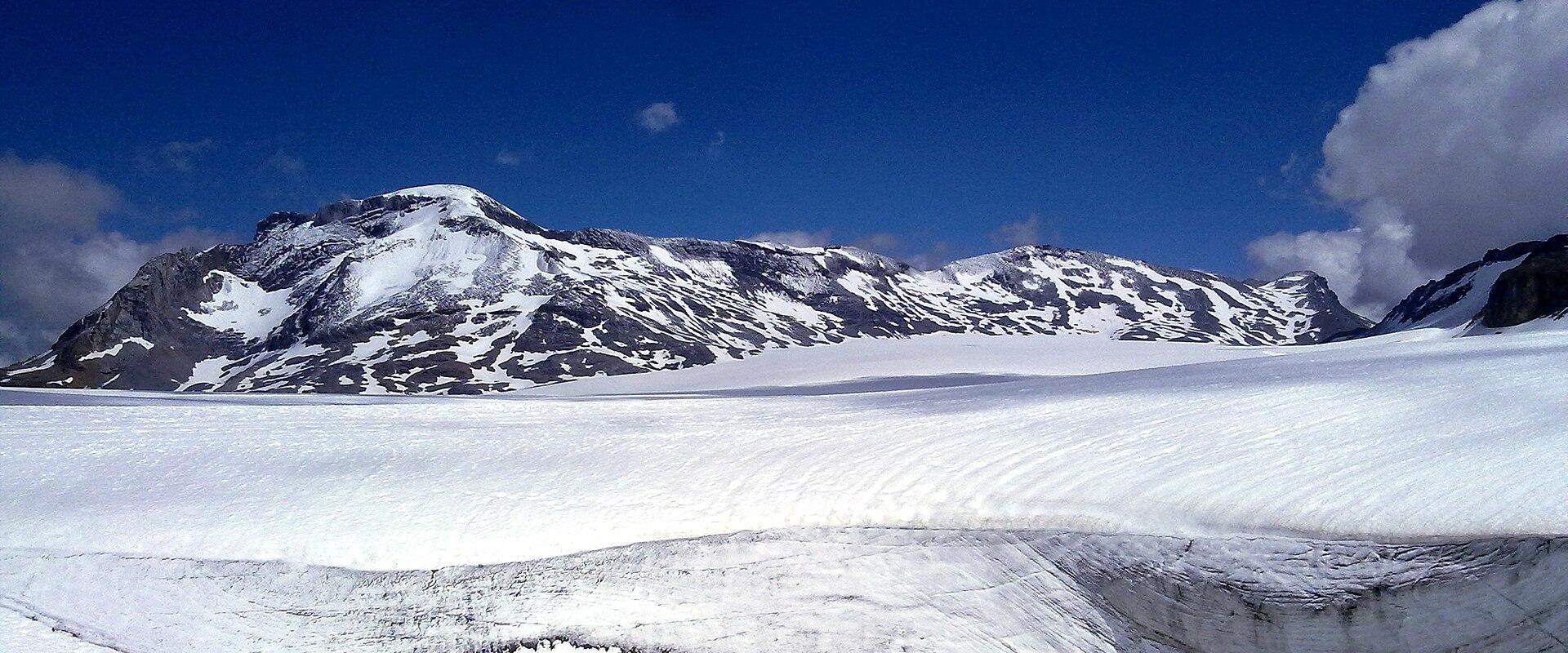 The Plaine Morte glacier plateau above Crans-Montana