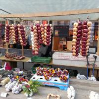 Onion plaits and stalls at the Zibelemärit in Bern