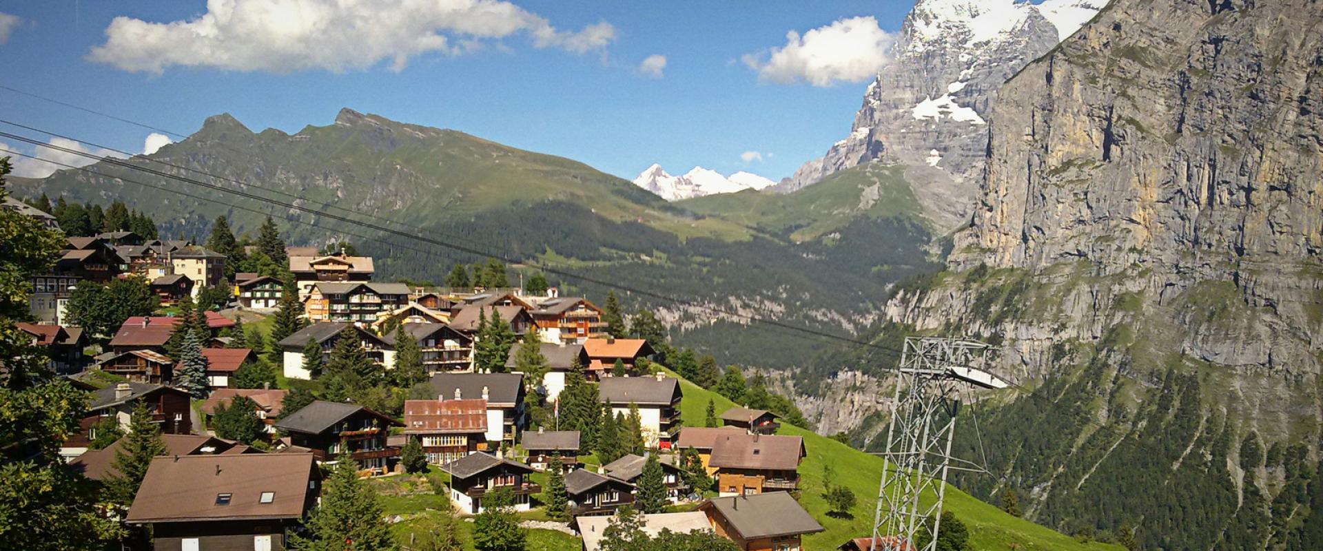 Chalets of Mürren on the cliff-top terrace above the Lauterbrunnen Valley